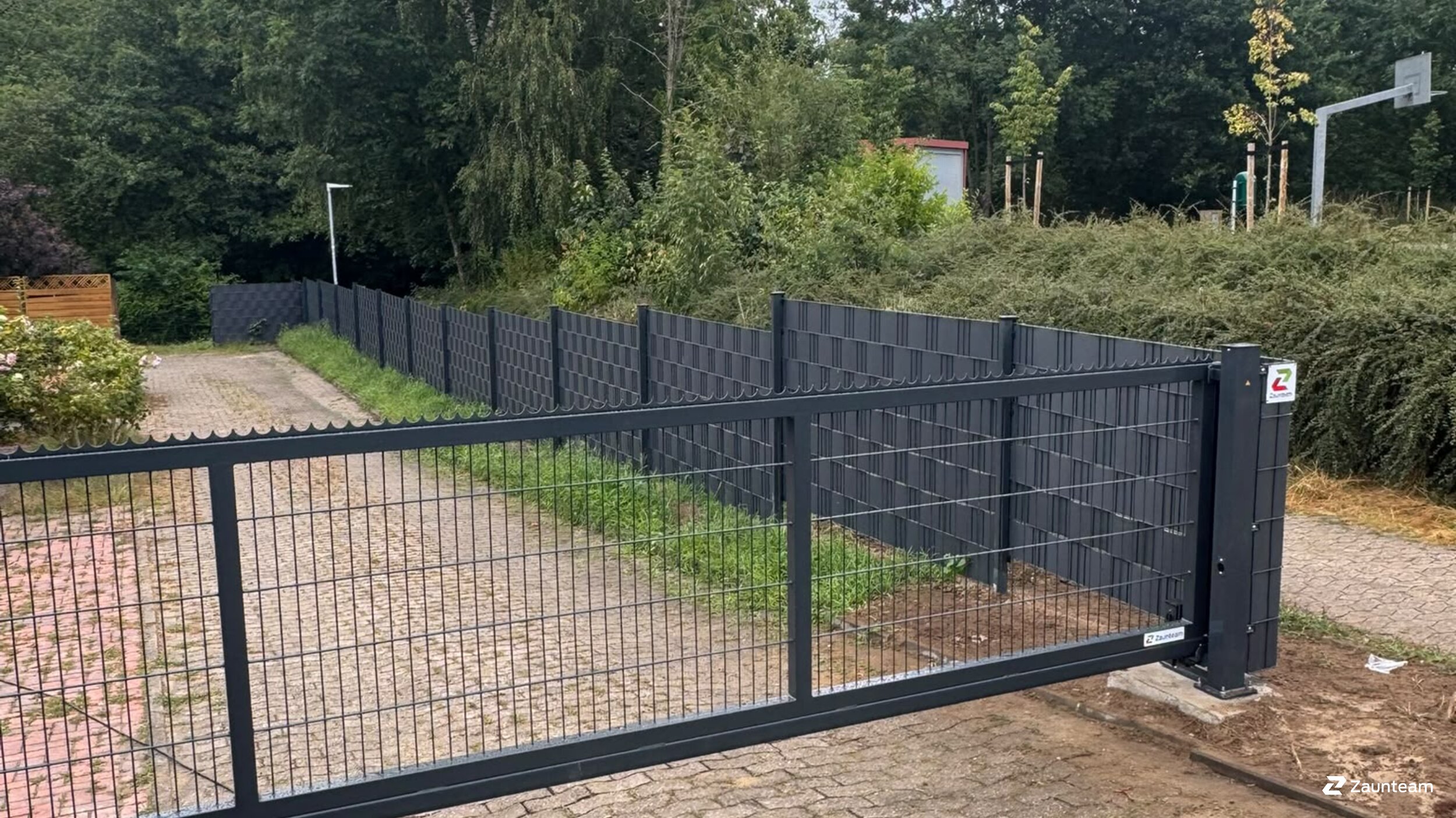 Automatische Tore aus dem 2026 in 21717 Fredenbeck Deutschland von Zaunteam Stade-Geestland.