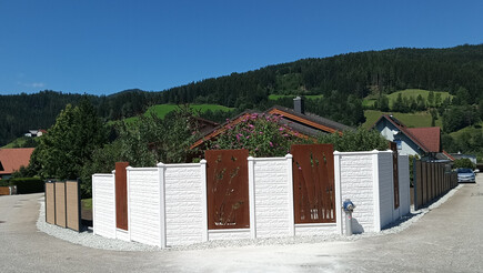 Betonzaun aus dem 2023 in 8682 Hönigsberg Österreich von Zaunteam Schneebergland.
