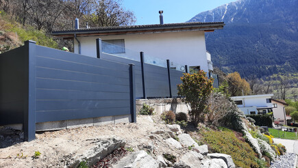 Aluminium Sichtschutz aus dem 2021 in 3931 Lalden Schweiz von Zaunteam Wallis / Swissclôture Valais.