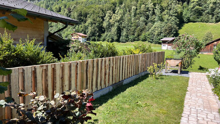 Holz Sichtschutz aus dem 2022 in 3860 Meiringen Schweiz von Zaunteam Daniel Frutiger AG.